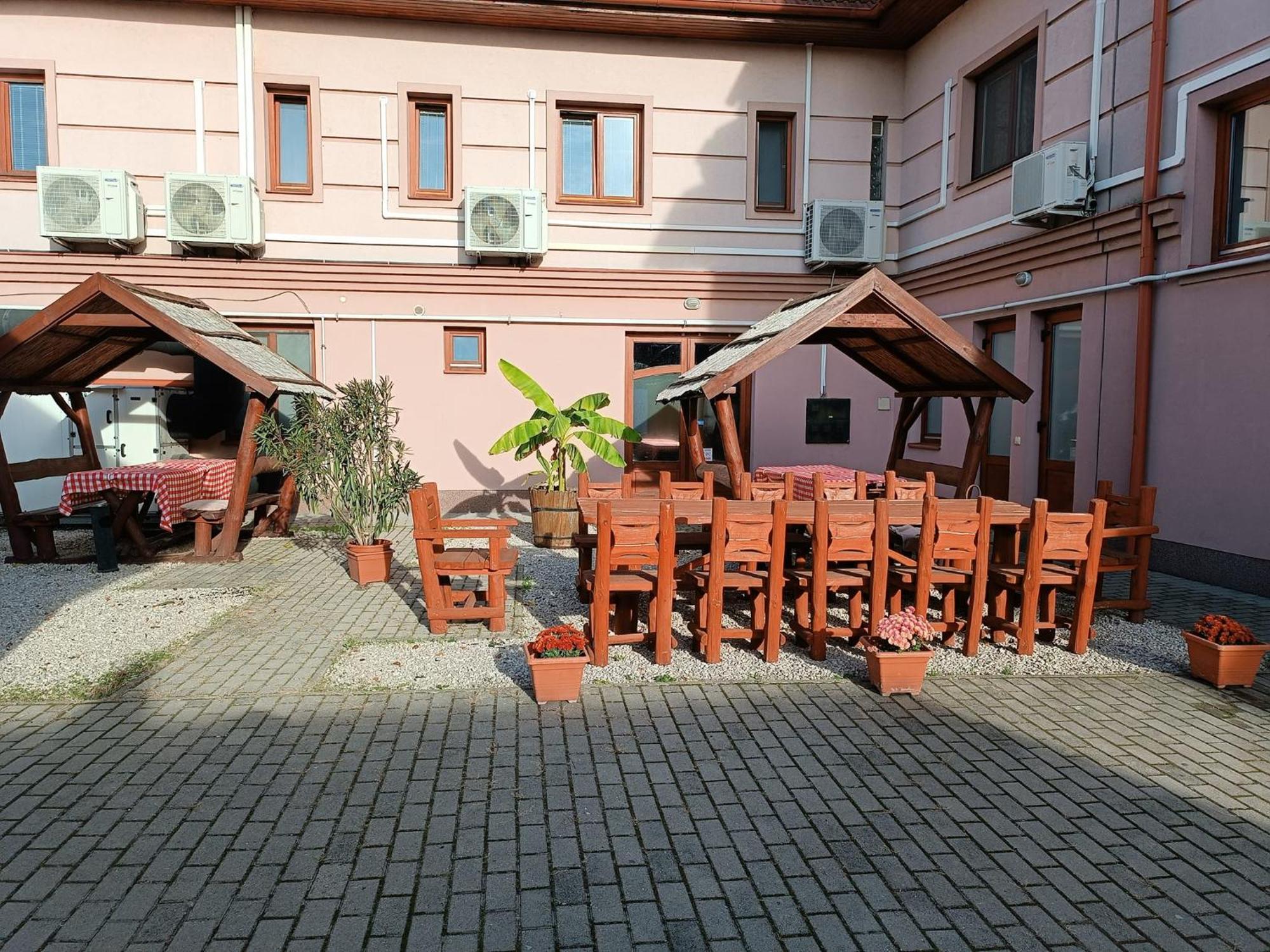 Malom Panzio Bed & Breakfast Kiskunfelegyhaza Exterior photo