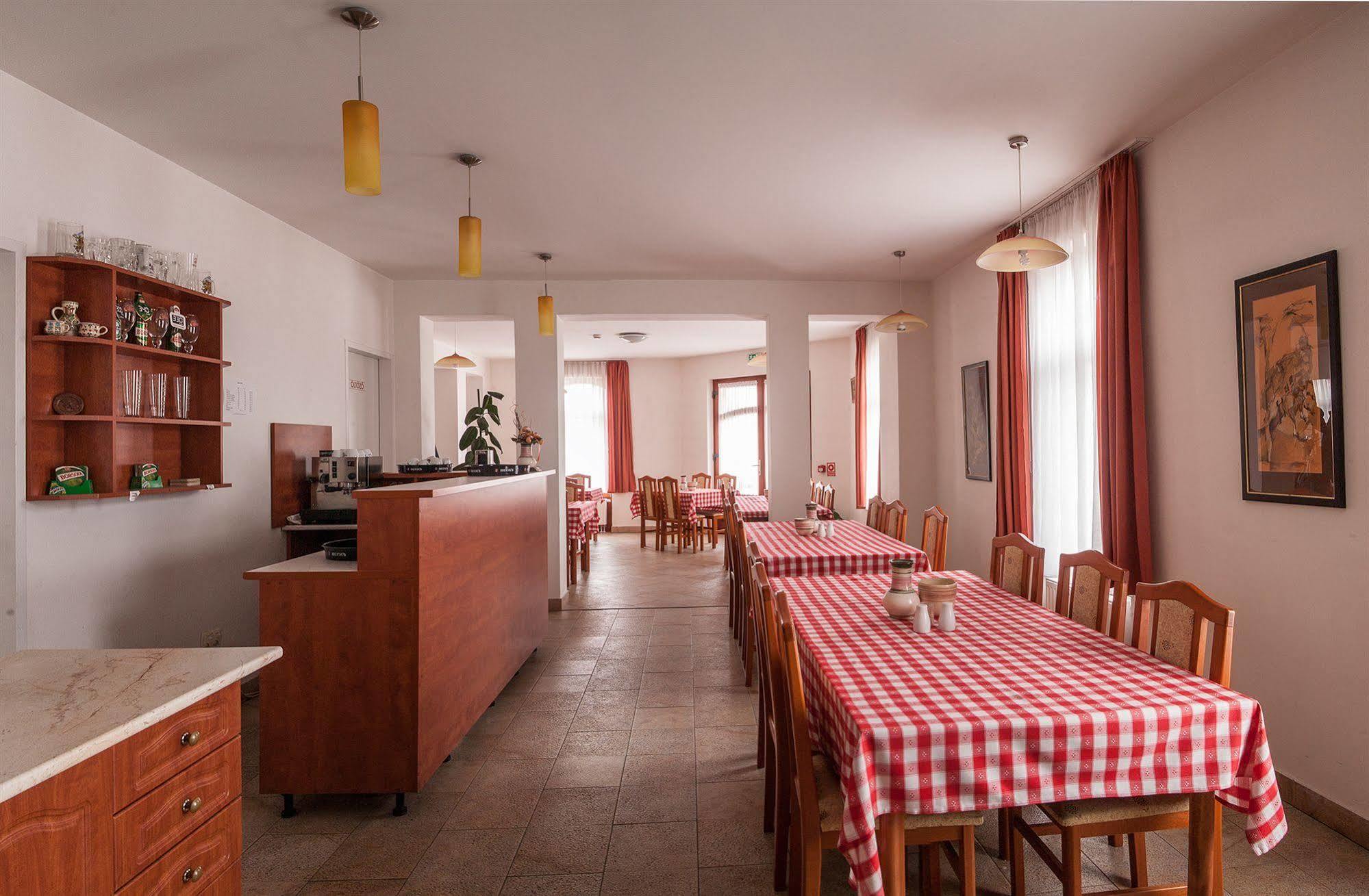 Malom Panzio Bed & Breakfast Kiskunfelegyhaza Exterior photo